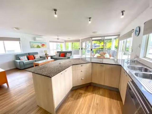 Unique 3/100 River Esplanade, Mooloolaba, QLD 4557