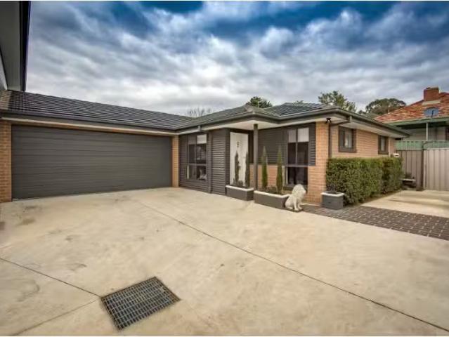 For Rent! 3/102 Uriarra Road, Queanbeyan Townhouse for rent L.