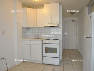 Apartment for rent in Peel, Ontario - Equipped kitchen