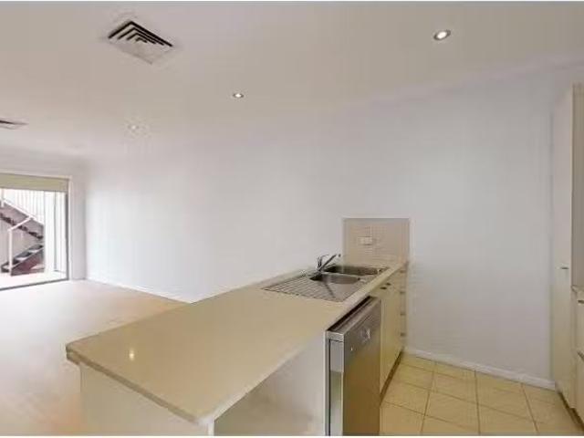 Charming 3/124 Young Street, Carrington Townhouse for rent Li.