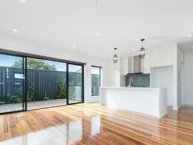 Unique 3/12 Maddox Road, Newport, VIC 3015