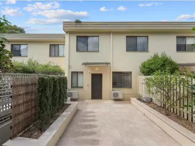 Just in! 3/15 Belmont Avenue, Wollstonecraft Townhouse for ren.