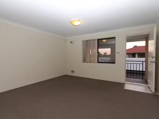 Deal! 3/15 Station Street, Cannington, WA 6107
