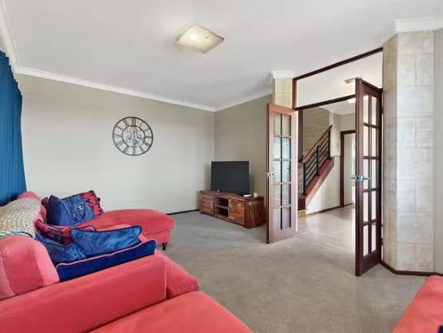 Nice 31 Vigilant Terrace, OCEAN REEF, WA 6027 House for Rent