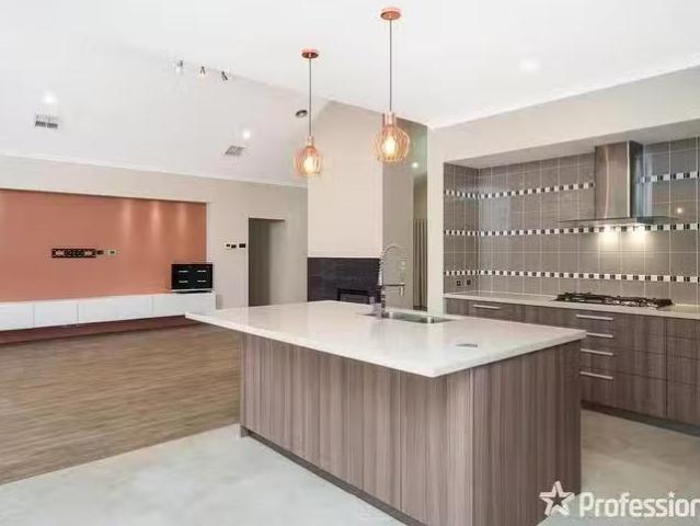 Rental! 31 Wheelwright Road, Lesmurdie, WA 6076