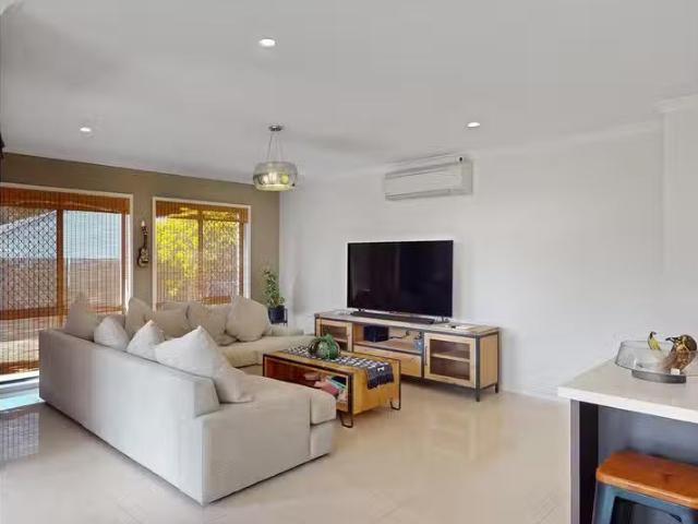 For Rent! 31 Budgerigar Street, Upper Kedron, QLD 4055