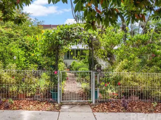 Deal! 31 Bulgin Avenue, Wynnum West QLD 4178