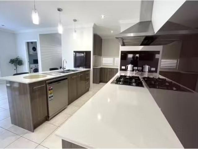 Unique 31 Canal Parade, Leppington House for rent Listed by A.