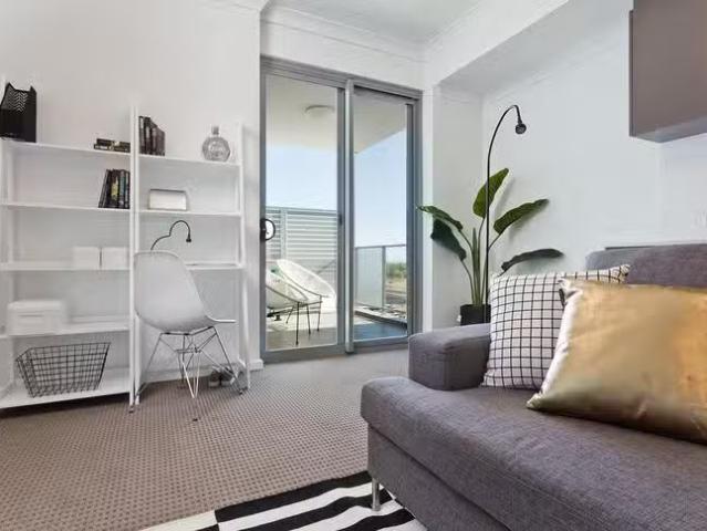 Cheap 32/25 O'connor Close, North Coogee, WA 6163