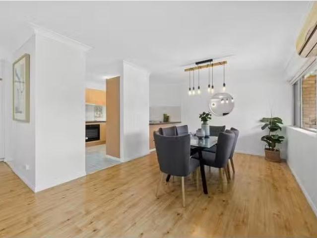 Nice 3/220 Cavendish Road, Coorparoo Apartment for rent Liste.