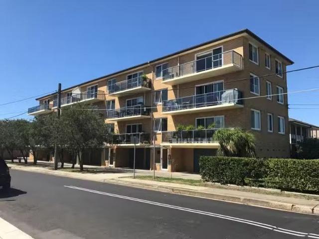 Deal! 3/29 Lagoon Street, Narrabeen Apartment for rent Listed.