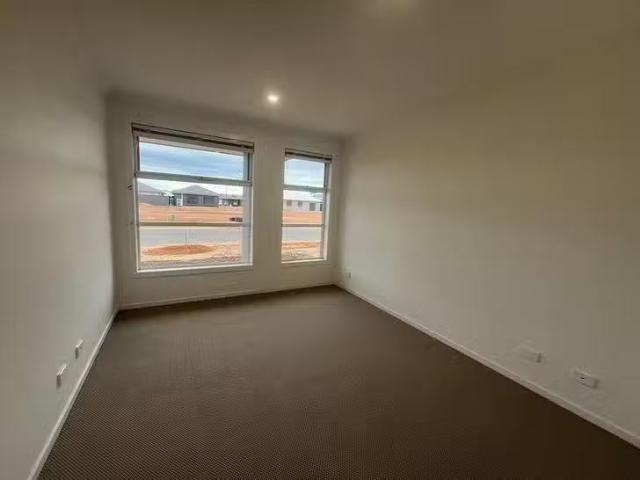 Cozy 32 Verdale Crescent, Munno Para Downs, SA 5115