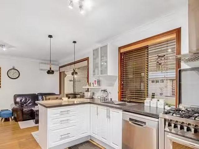 Unique 32 Redgum Avenue, Bellevue, WA 6056