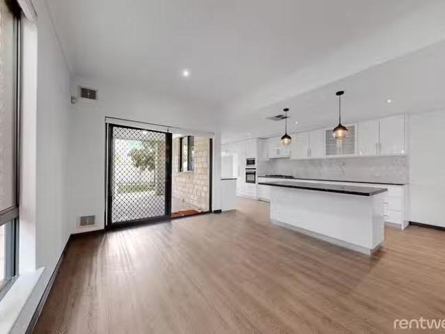 Cozy 32C Willbird Street, Ardross, WA 6153