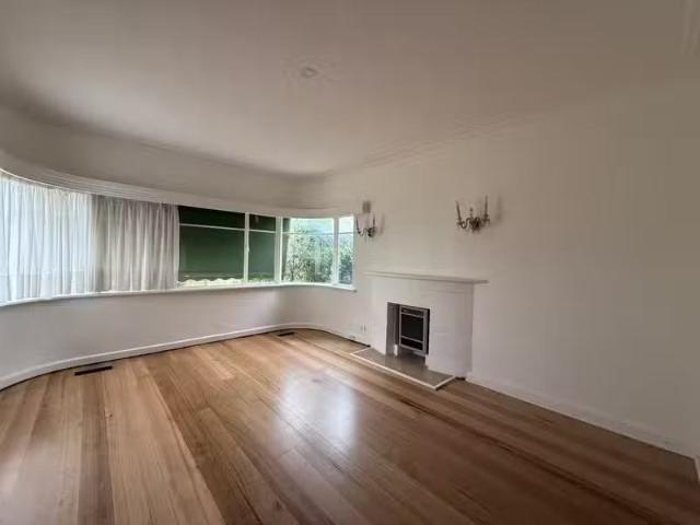 Deal! 334 Station Street, Box Hill South VIC 3128