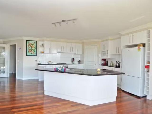 Charming 37 Darwin Drive, Bathurst House for rent Listed by B.