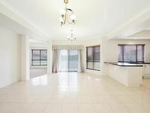 For Rent! 37 Longbow Crescent, Forestdale, QLD 4118