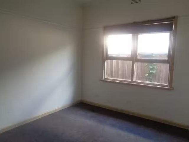 Cheap 37 Ormond Road, West Footscray VIC 3012