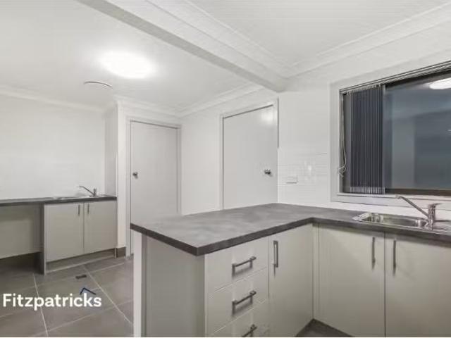 Nice 37A Tompson Street, Wagga Wagga House for rent Listed by.