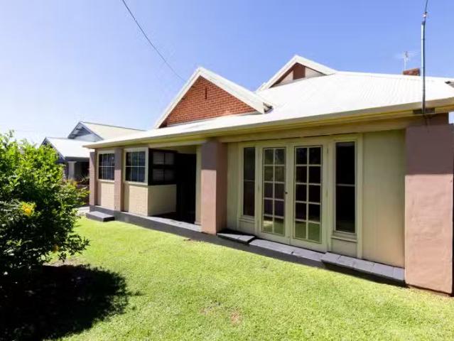 Deal! 35 Waratah Street, Seacliff SA 5049