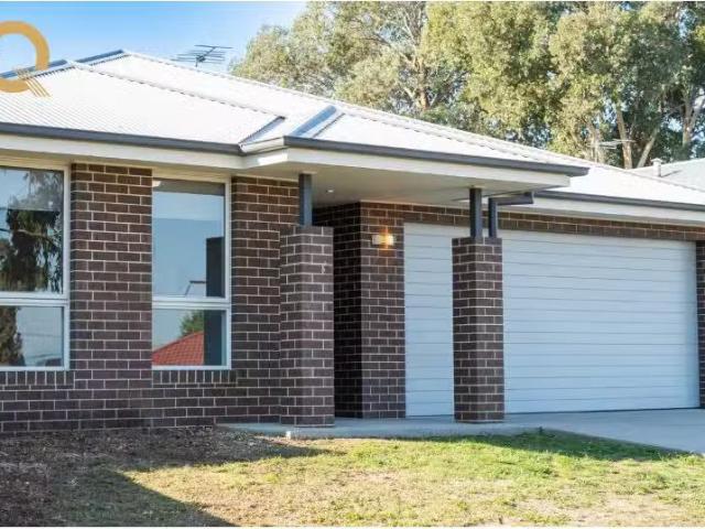 Just in! 35 Chafia Place, Springdale Heights House for rent L.