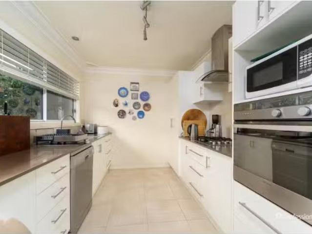 Deal! 35 Marsh Street, Armidale House for rent Listed by Prop.