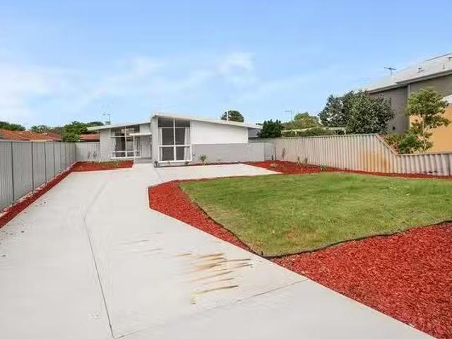 Deal! 35 Regent Avenue, Mount Pleasant, WA 6153