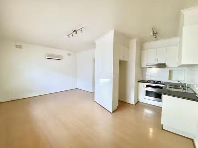 New 3/5 Spray Street, Elwood VIC 3184
