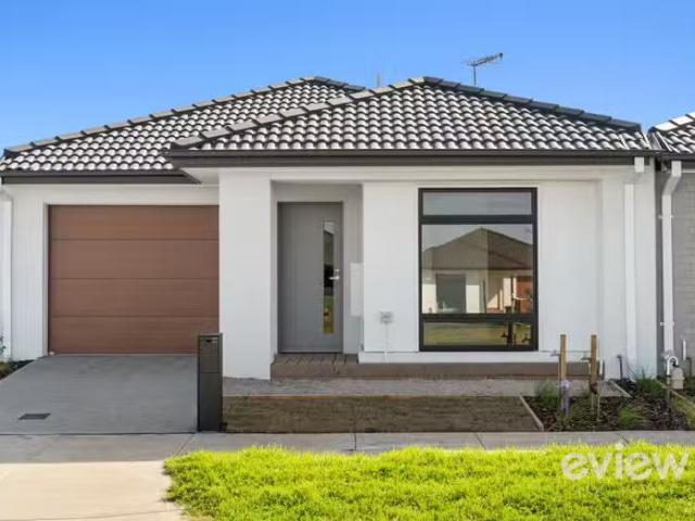 Cozy 36 Tolkien Drive, Mambourin VIC 3024