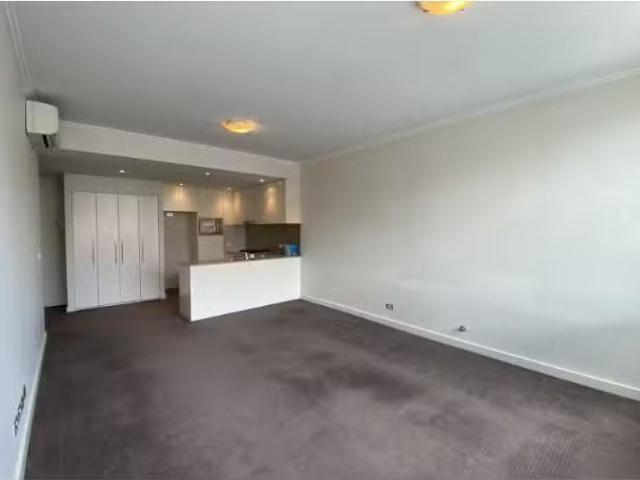 Cozy 37/199 207 Military Road, Neutral Bay Apartment for rent.
