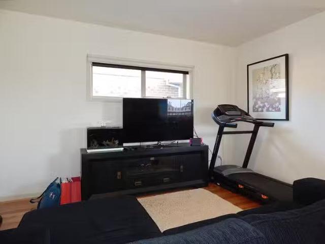 Cozy 3/73 75 Darebin Boulevard, Reservoir, VIC 3073