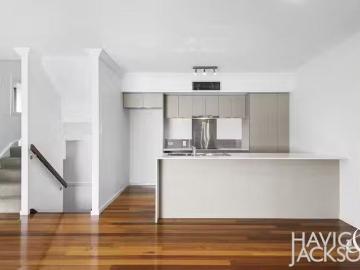 Just in! 3/80 Plimsoll Street, Greenslopes, QLD 4120