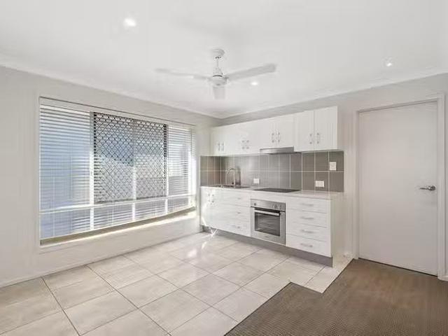 Unique 3/81A Gordon Street, Ormiston, QLD 4160