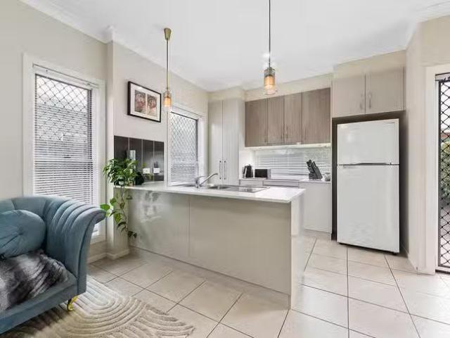 Unique 3/8 Tara Street, Wilsonton, QLD 4350