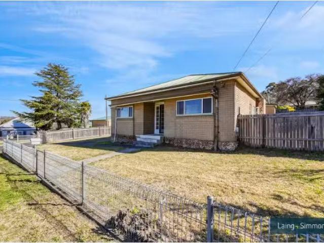New 38 Mayfield Avenue, Armidale House for rent Listed by Arm.