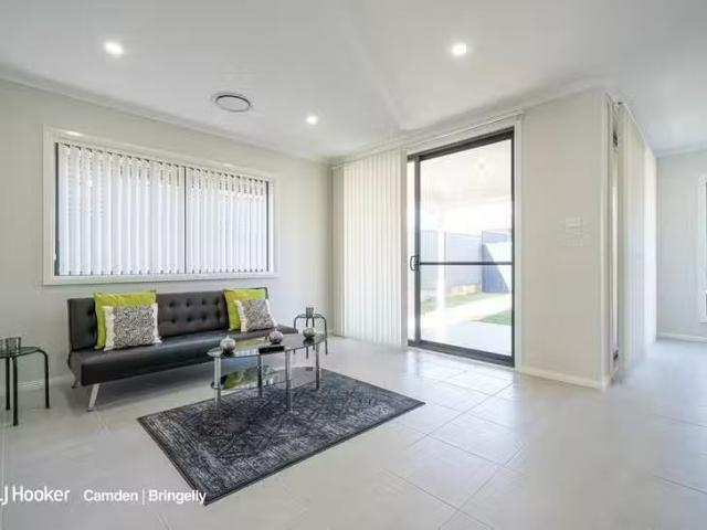 Nice 38 Redcap Street, Spring Farm, NSW 2570