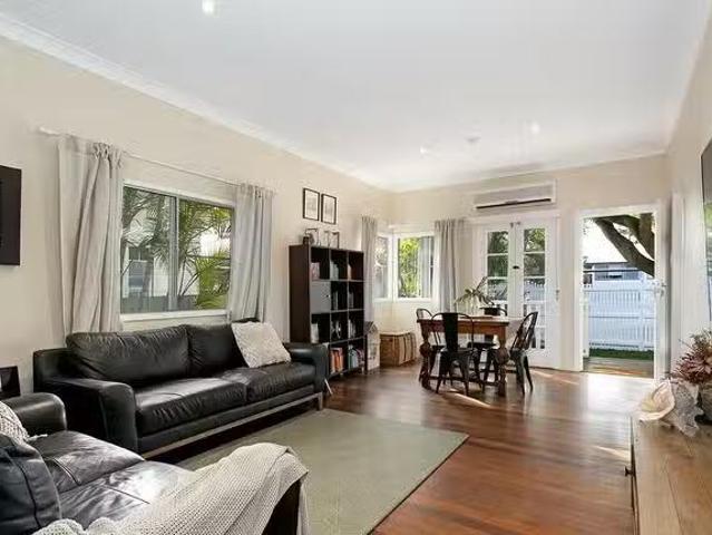 Cozy 39 Bailey Street, Woody Point, QLD 4019