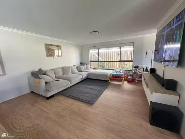 Unique 39 Hazelgrove Crescent, Millbridge, WA 6232