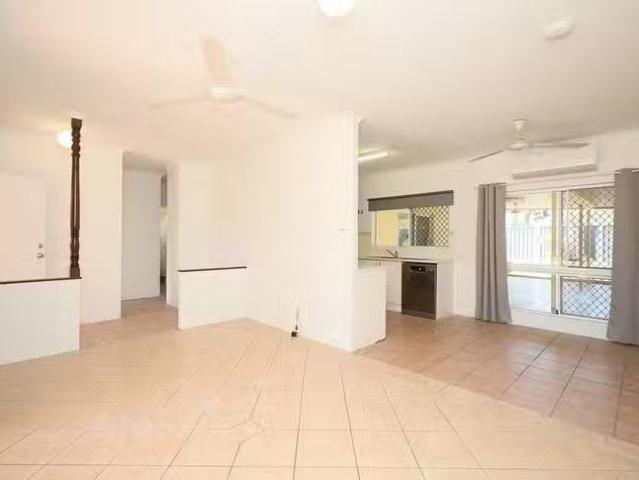 Unique 3 Alpine Close, Edmonton, QLD 4869