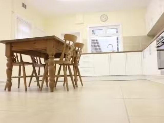 Cozy 3 BA 1 bedroom house share for rent in Dovedale Road, Mos.