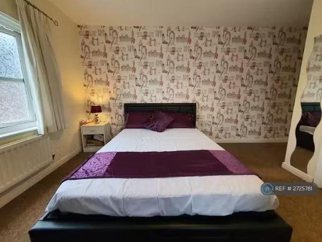 Cheap 3 BA 1 bedroom house share for rent in Flavius Way, Colc.