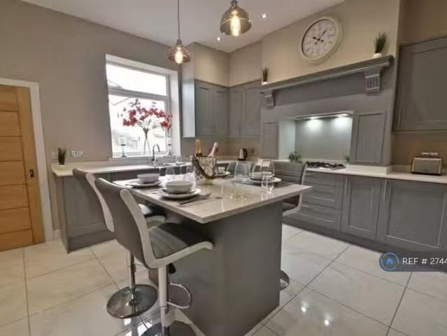 Cozy 3 BA 1 bedroom house share for rent in Schofield Road, Ro.