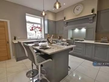 Rental! 3 BA 1 bedroom house share for rent in Schofield Road.