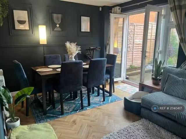 For Rent! 3 BA 1 bedroom house share for rent in Sheaves Park.