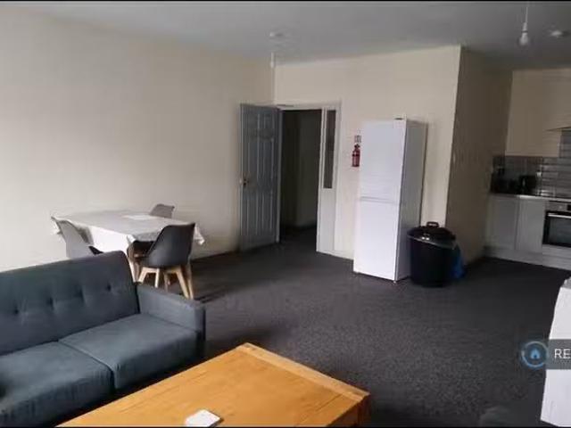 New 3 BA 3 bedroom flat for rent in The Square, Kenilworth, CV8