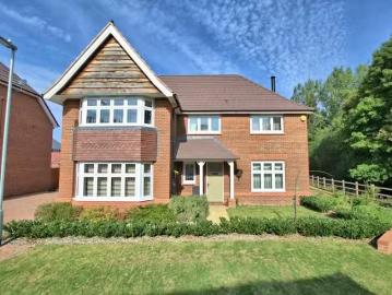 Charming 3 BA 4 bedroom detached house for rent in St Edmunds.