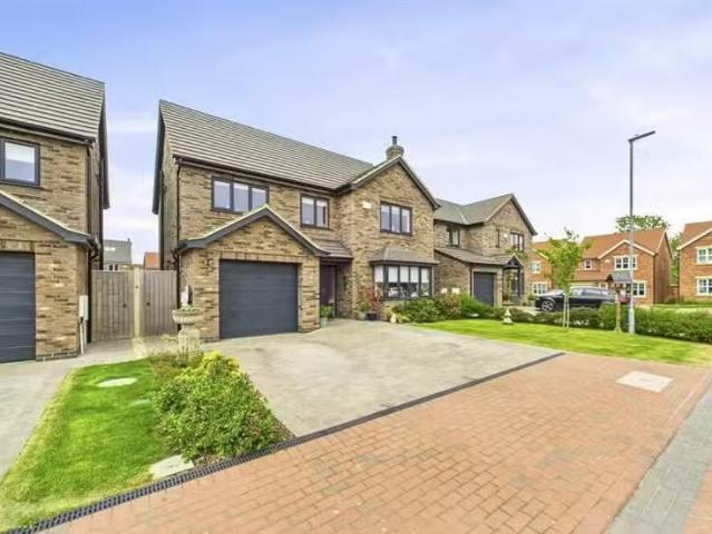 Rental! 3 BA 6 bedroom detached house for rent in Coxes Meadow.