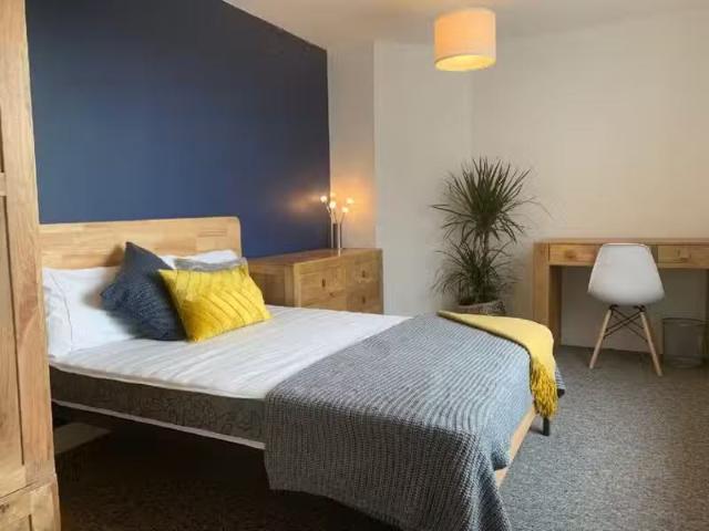 Rental! 3 BA 6 bedroom house for rent in Staple Hill Road, Fis.