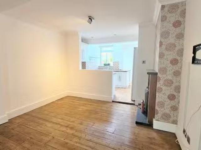 For Rent! 3 bedroom cottage for rent in Sunnyside Road, Epping.