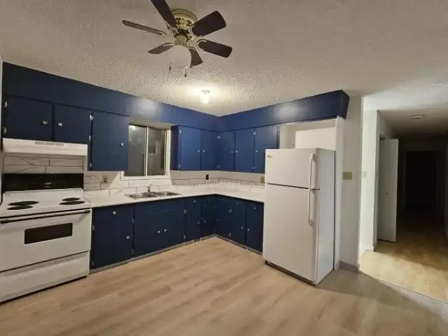 For Rent 3 Bedroom Apartment Medicine Hat AB DS104181422